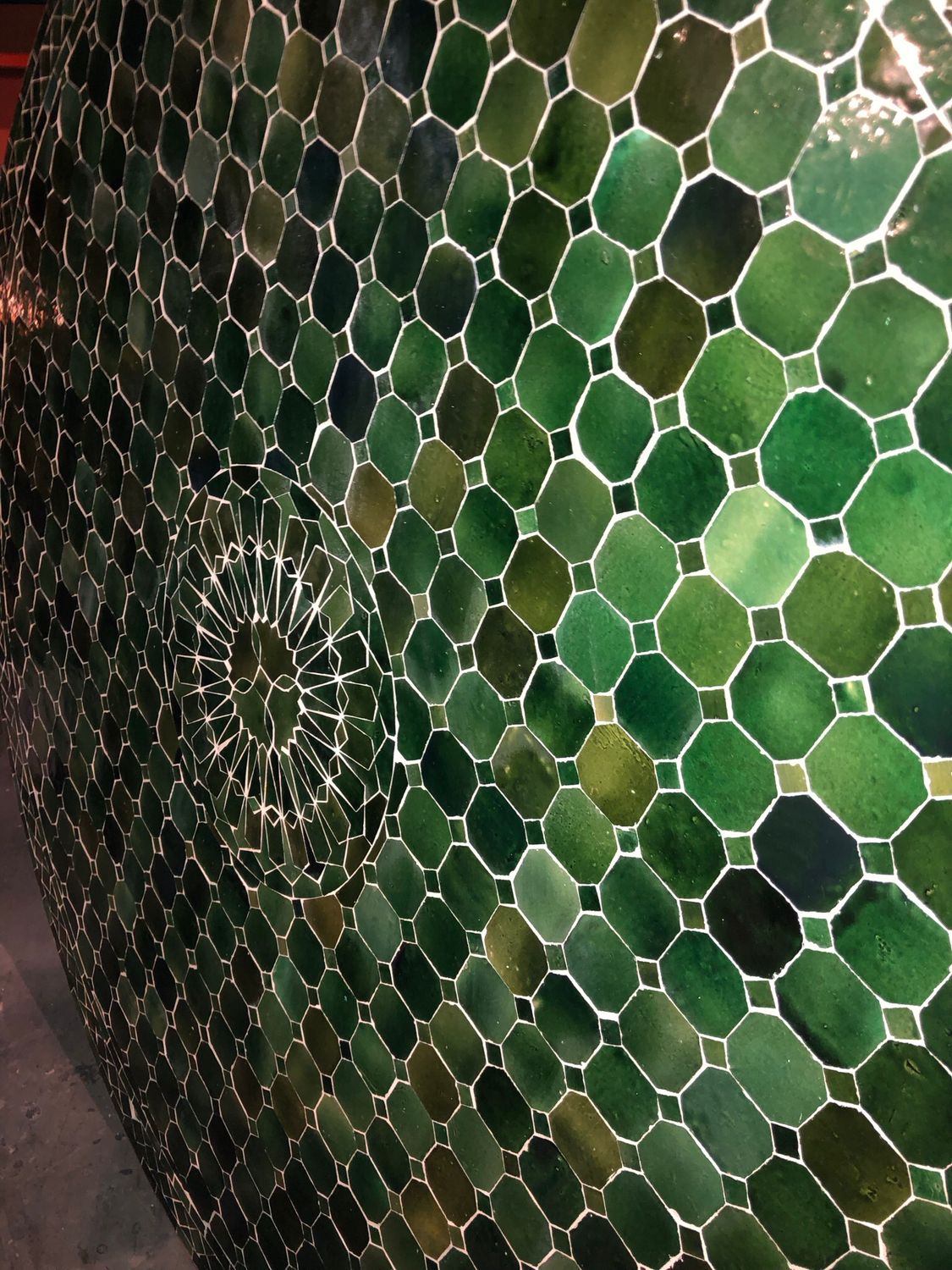 Marokkaanse Mozaiek tafel (blad) Met ROZET 140 cm Tamegroute Groen — detail 2