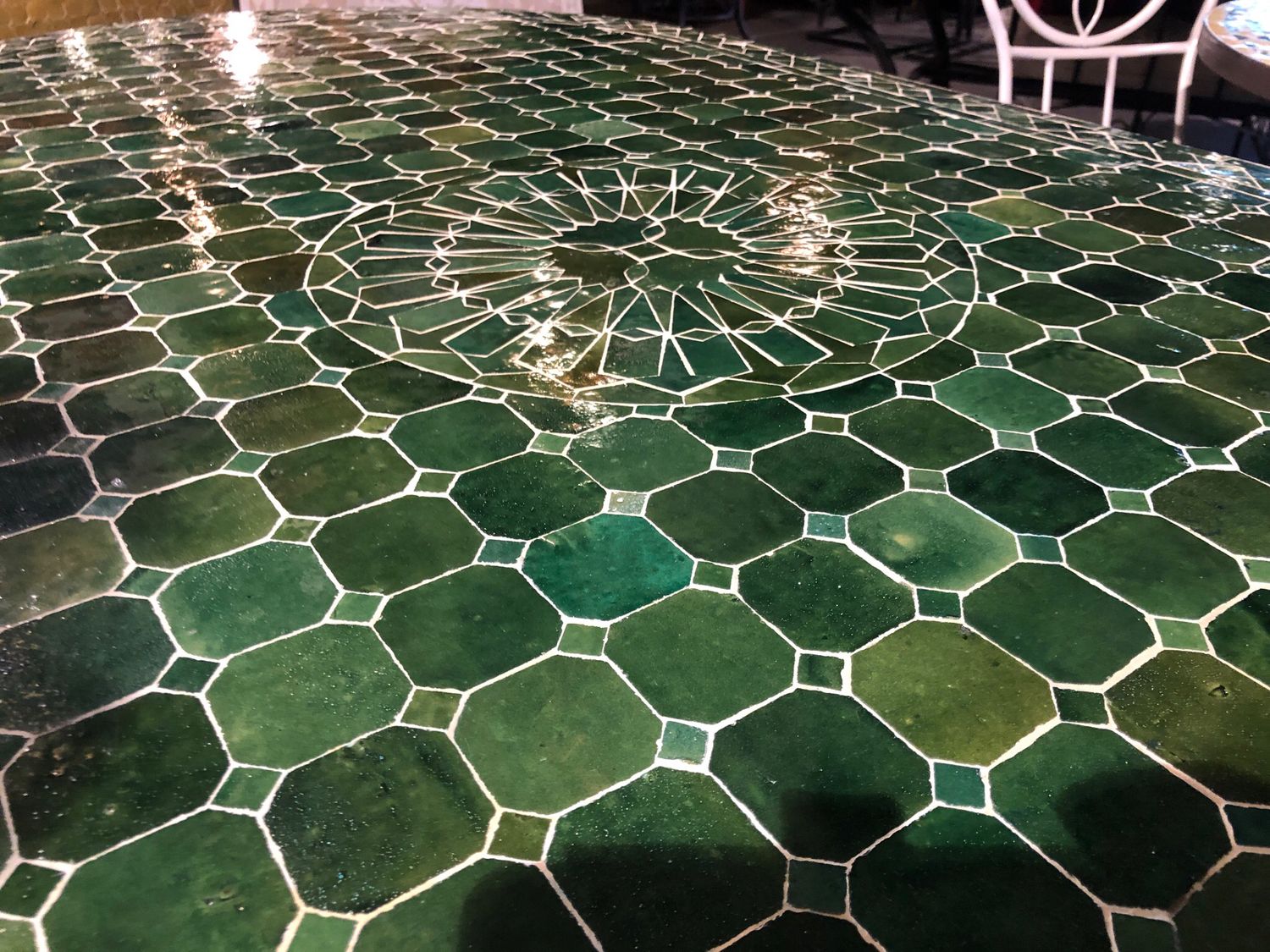 Marokkaanse Mozaiektafel 180 cm Ovaal Inclusief Beste Onderstel en Afwerking ! LICHTGEWICHT 35 KG — detail 4