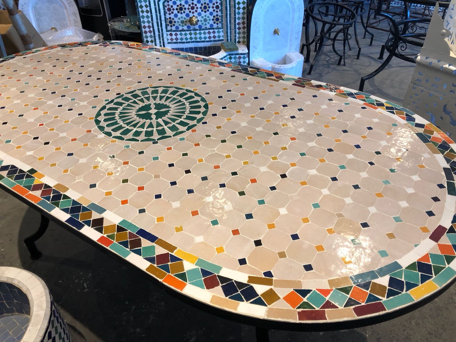 Marokkaanse Mozaiektafel 180 cm Ovaal Inclusief Beste Onderstel en Afwerking ! Marokkaanse Mozaiektafel 180 cm Ovaal Inclusief Beste Onderstel en Afwerking !