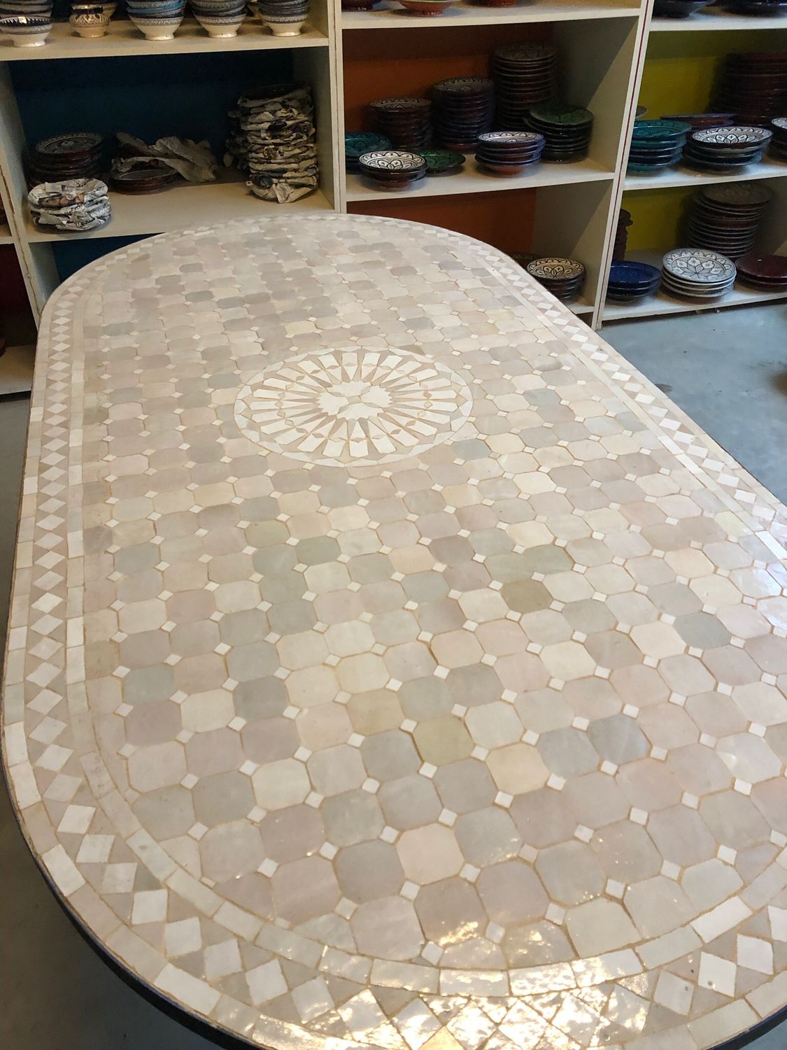 Marokkaanse Mozaiektafel 180 cm Ovaal Inclusief Beste Onderstel en Afwerking / LICHTGEWICHT 35 KG — detail 2