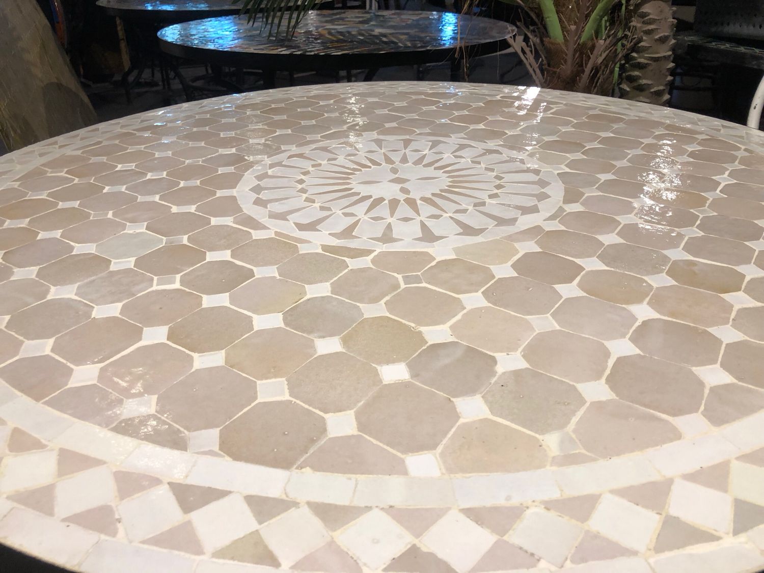Marokkaanse Mozaiek tafel (blad) Met ROZET 100 cm Creme-Wit Handgemaakt — detail 3