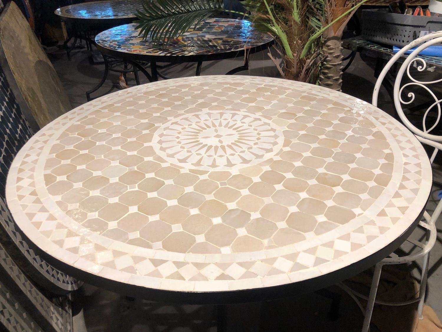 Marokkaanse Mozaiek tafel (blad) Met ROZET 100 cm Creme-Wit Handgemaakt — detail 2