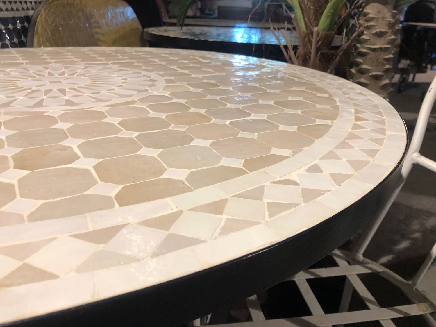 Marokkaanse Mozaiek tafel (blad) Met ROZET 100 cm Creme-Wit Handgemaakt — detail 4