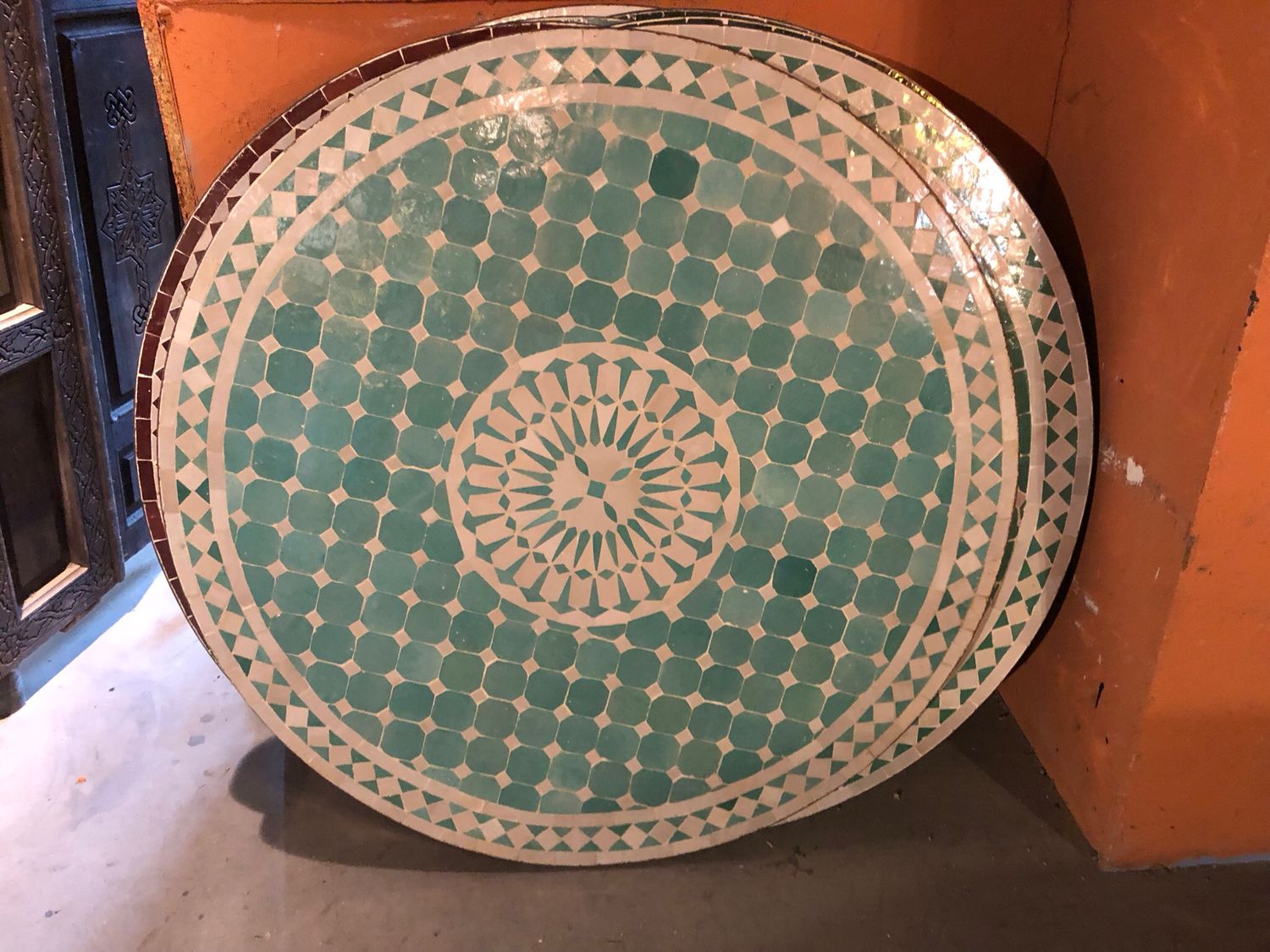 Marokkaanse Mozaiek tafel (blad) Met ROZET 100 cm Zeegroen-Creme — detail 5