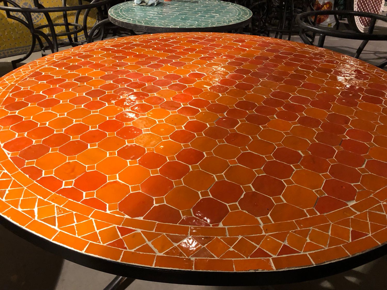 Marokkaanse Mozaiek tafel (blad) Oranje Uni 120 cm — detail 2