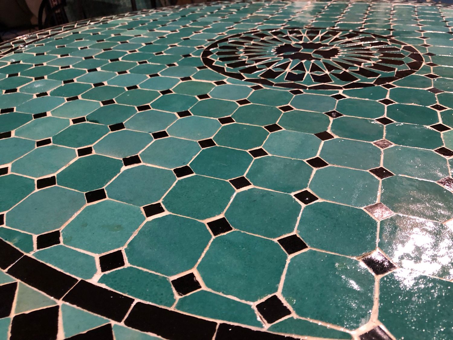 Marokkaanse Mozaiek tafel (blad) Met ROZET 120 cm Zeegroen- Zwart — detail 4