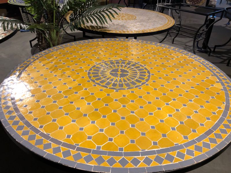 Marokkaanse Mozaiek tafel (blad) Met ROZET 120 cm Geel-Grijs N Marokkaanse Mozaiek tafel (blad) Met ROZET 120 cm Geel-Grijs N