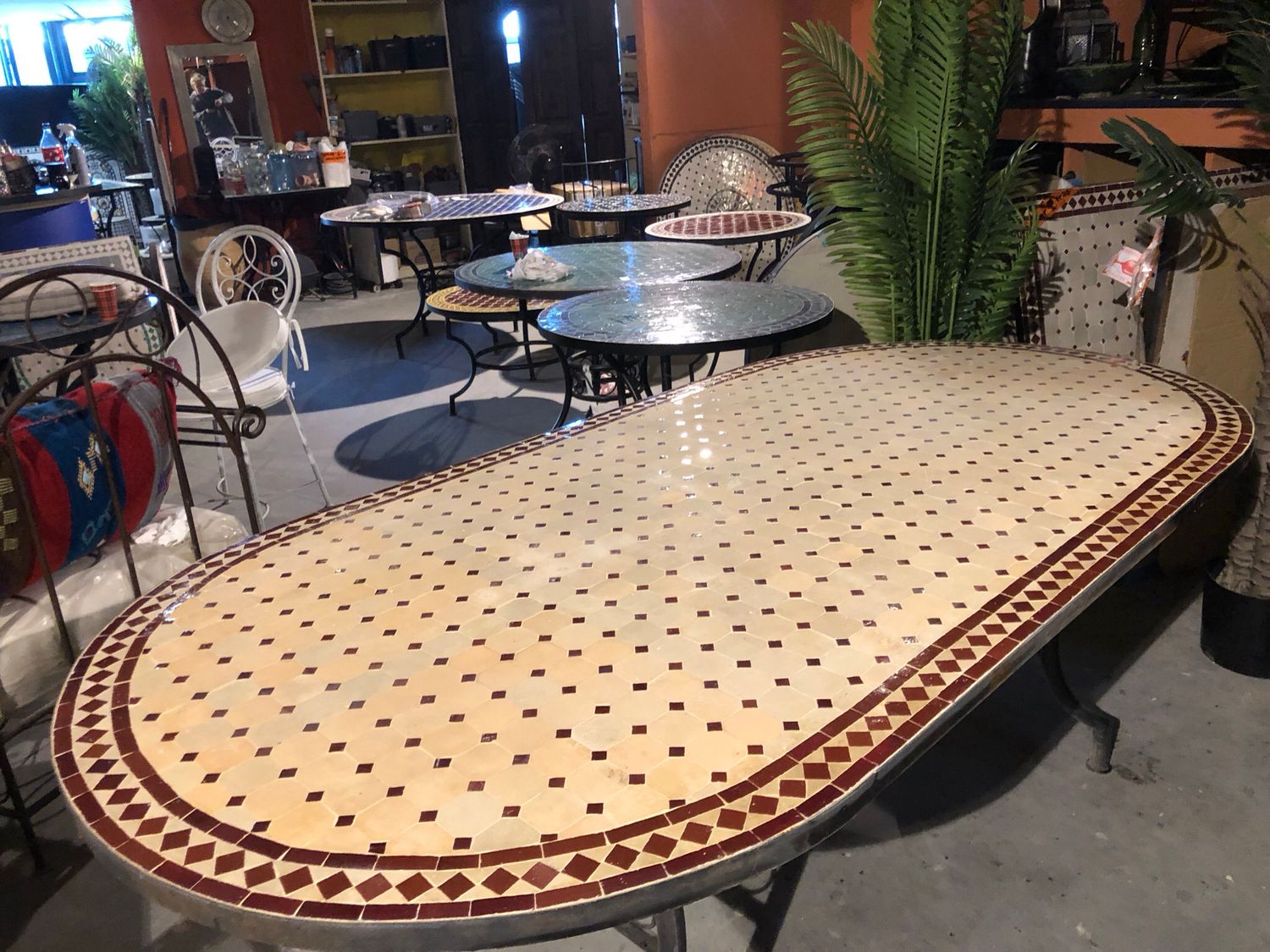 Marokkaanse Mozaiek tafel (blad) 200x100 cm Ovaal Cement / Terracotta - Bordeaurood 115 KG Marokkaanse Mozaiek tafel (blad) 200x100 cm Ovaal Cement / Terracotta - Bordeaurood 115 KG