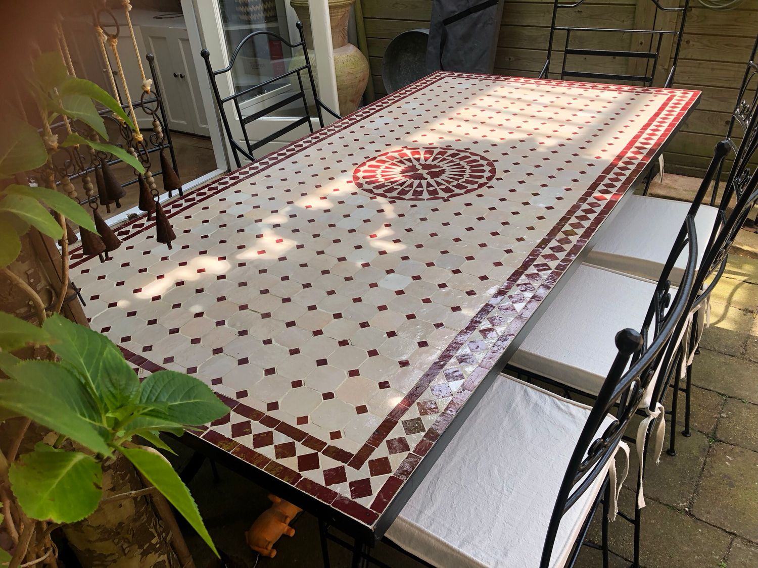 Marokkaanse Mozaiek tafel (blad) Met ROZET 200x100 cm Cement Creme - Bordeaux rood  / 140 KG