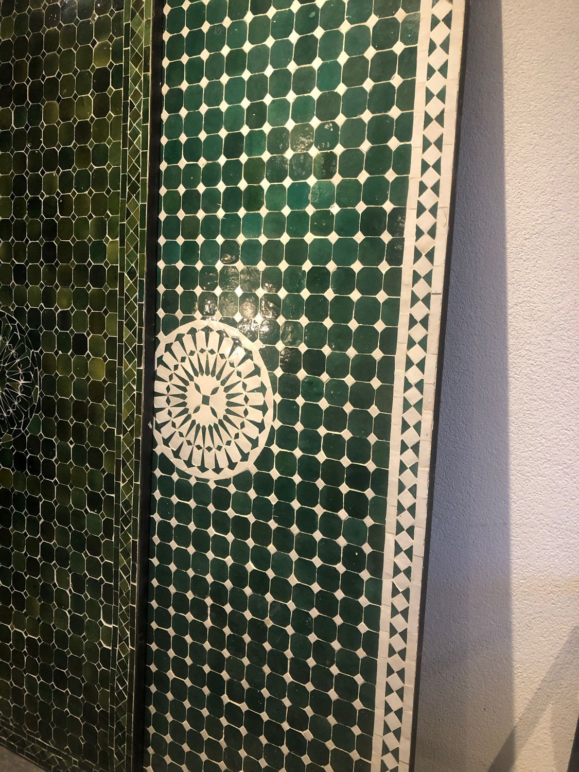 Marokkaanse Mozaiek tafel (blad) Met ROZET 200x100 cm Groen - Wit / Lichtgewicht / 50 KG — detail 2