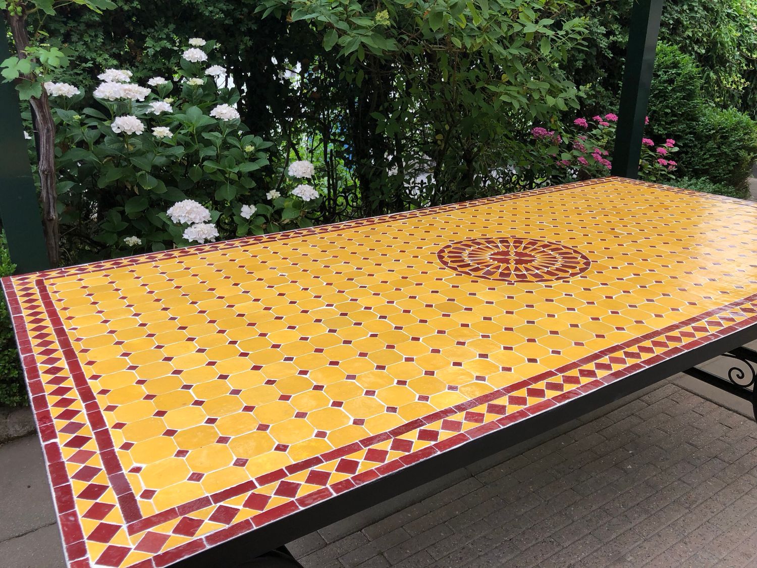 Marokkaanse Mozaiek tafel (blad) Met ROZET 200x100 cm Geel-Rood/ Lichtgewicht / 50 KG — detail 2