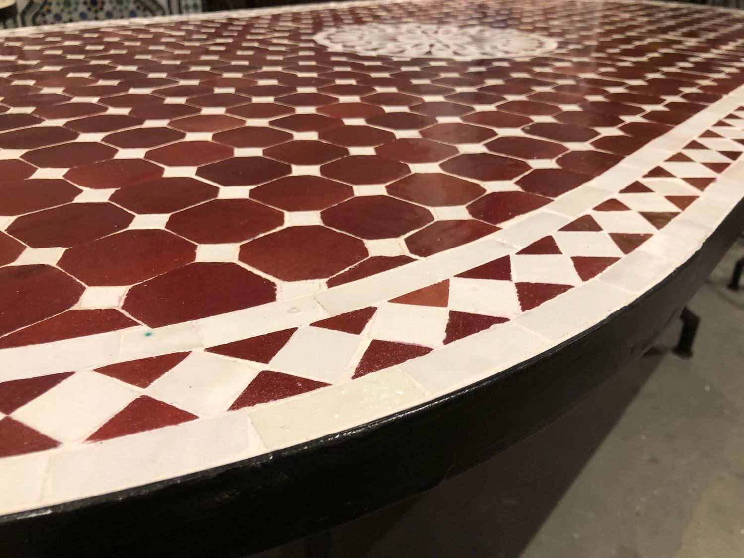 Marokkaanse Mozaiek tafel (blad) Met ROZET 200x100 cm Ovaal Bordeaux rood-Wit/ Lichtgewicht / 45 KG — detail 6