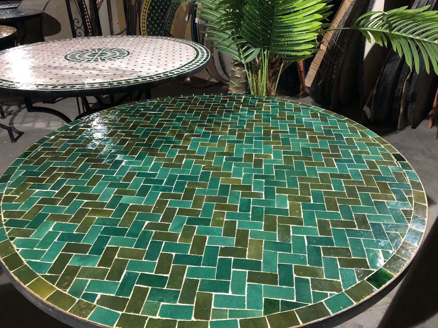 Marokkaanse Mozaiek tafel (blad) 100 cm Groen- Olijfgroen Visgraat Handgemaakt — detail 2