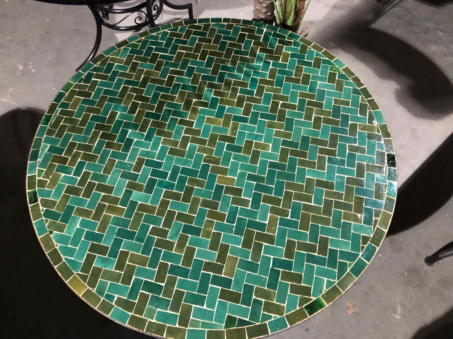 Marokkaanse Mozaiek tafel (blad) 100 cm Groen- Olijfgroen Visgraat Handgemaakt — detail 3