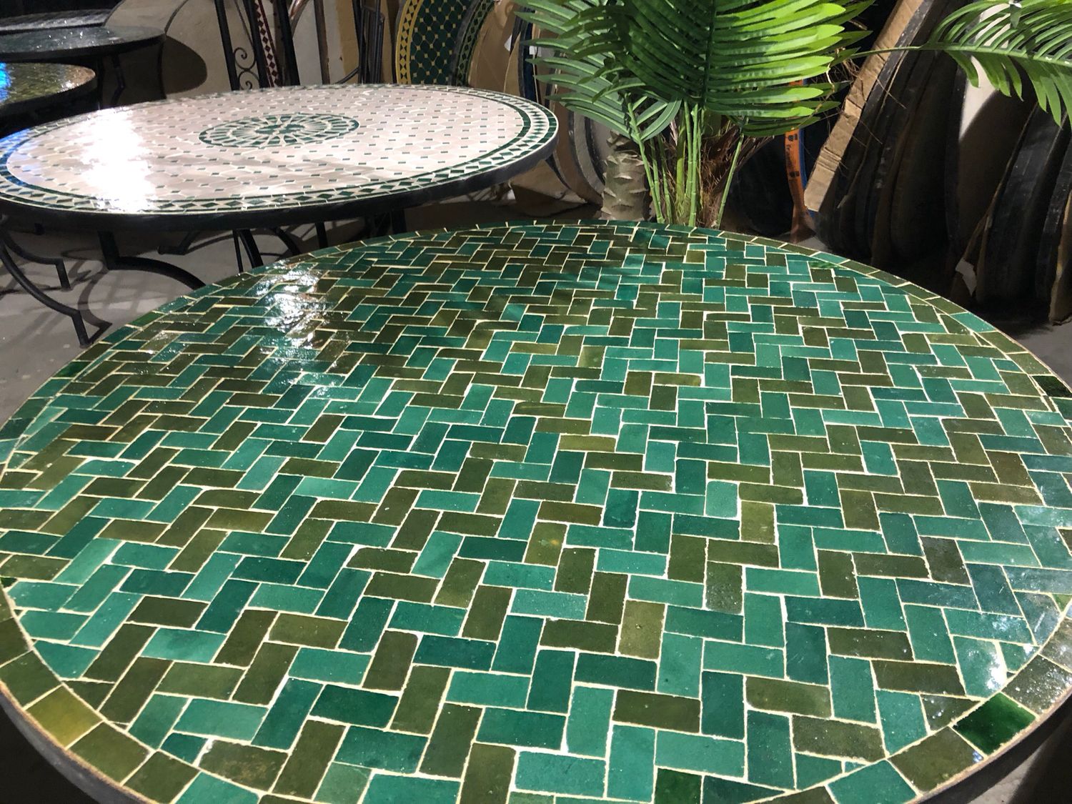 Marokkaanse Mozaiek tafel (blad) 100 cm Groen- Olijfgroen Visgraat Handgemaakt — detail 4