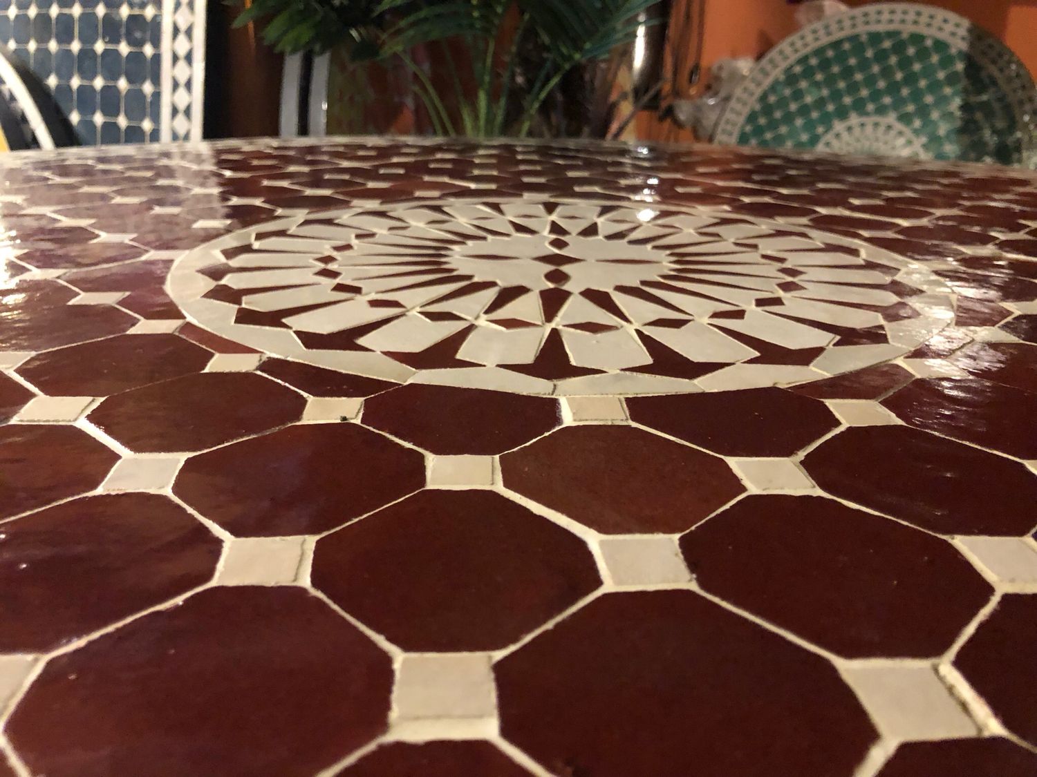 Marokkaanse Mozaiek tafel (blad) Met ROZET Bordeaux rood-Creme 120 cm Nw — detail 6