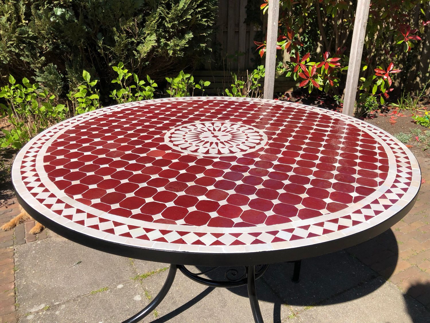 Marokkaanse Mozaiek tafel (blad) Met ROZET Bordeaux rood-Creme 120 cm Nw — detail 7