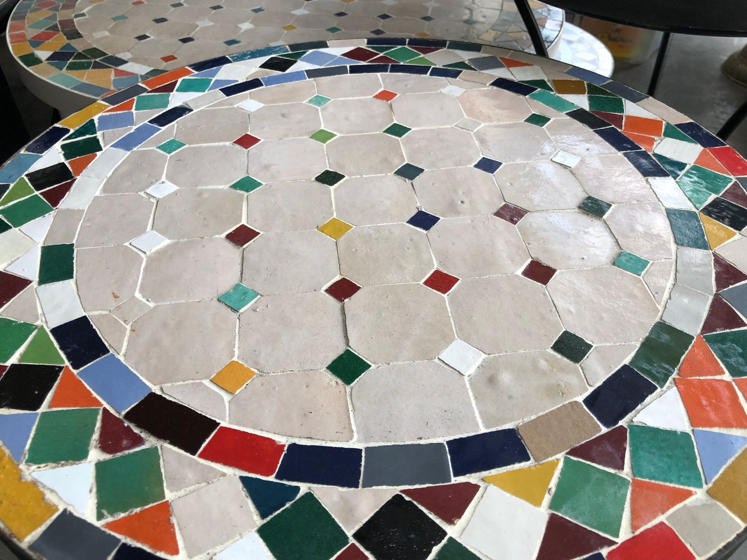 Marokkaanse Mozaiek tafel (blad) 50 cm Creme-multicolor Handgemaakt — detail 3