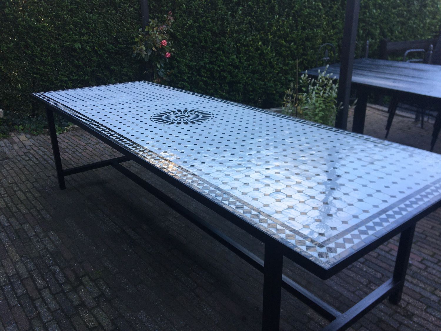 Marokkaanse Mozaiektafel 280x100 cm Zwart-Wit Inclusief Beste Onderstel en Afwerking ! — detail 2