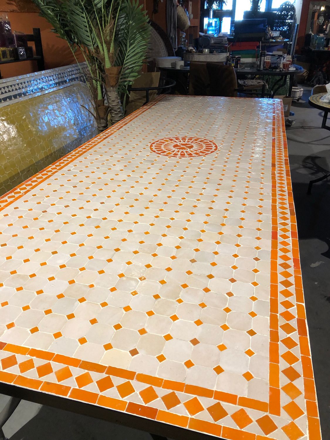 Marokkaanse Mozaiektafel 280x100 cm Creme -Oranje Inclusief Beste Onderstel en Afwerking ! Marokkaanse Mozaiektafel 280x100 cm Creme -Oranje Inclusief Beste Onderstel en Afwerking !