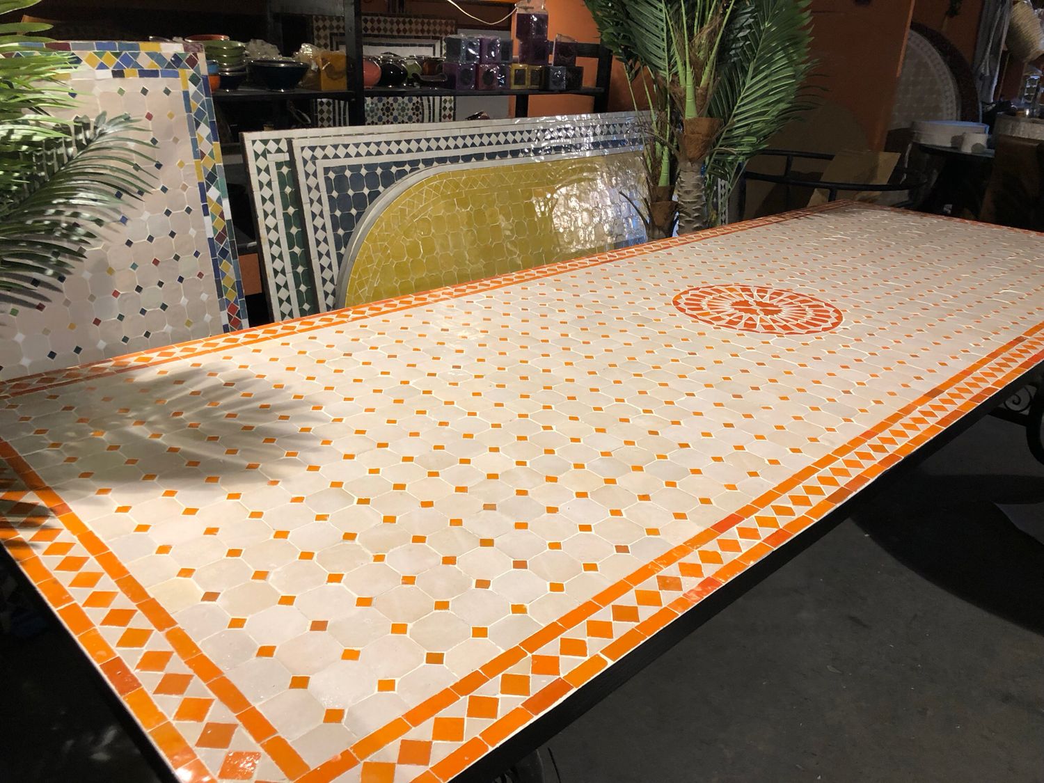 Marokkaanse Mozaiektafel 280x100 cm Creme -Oranje Inclusief Beste Onderstel en Afwerking ! — detail 2