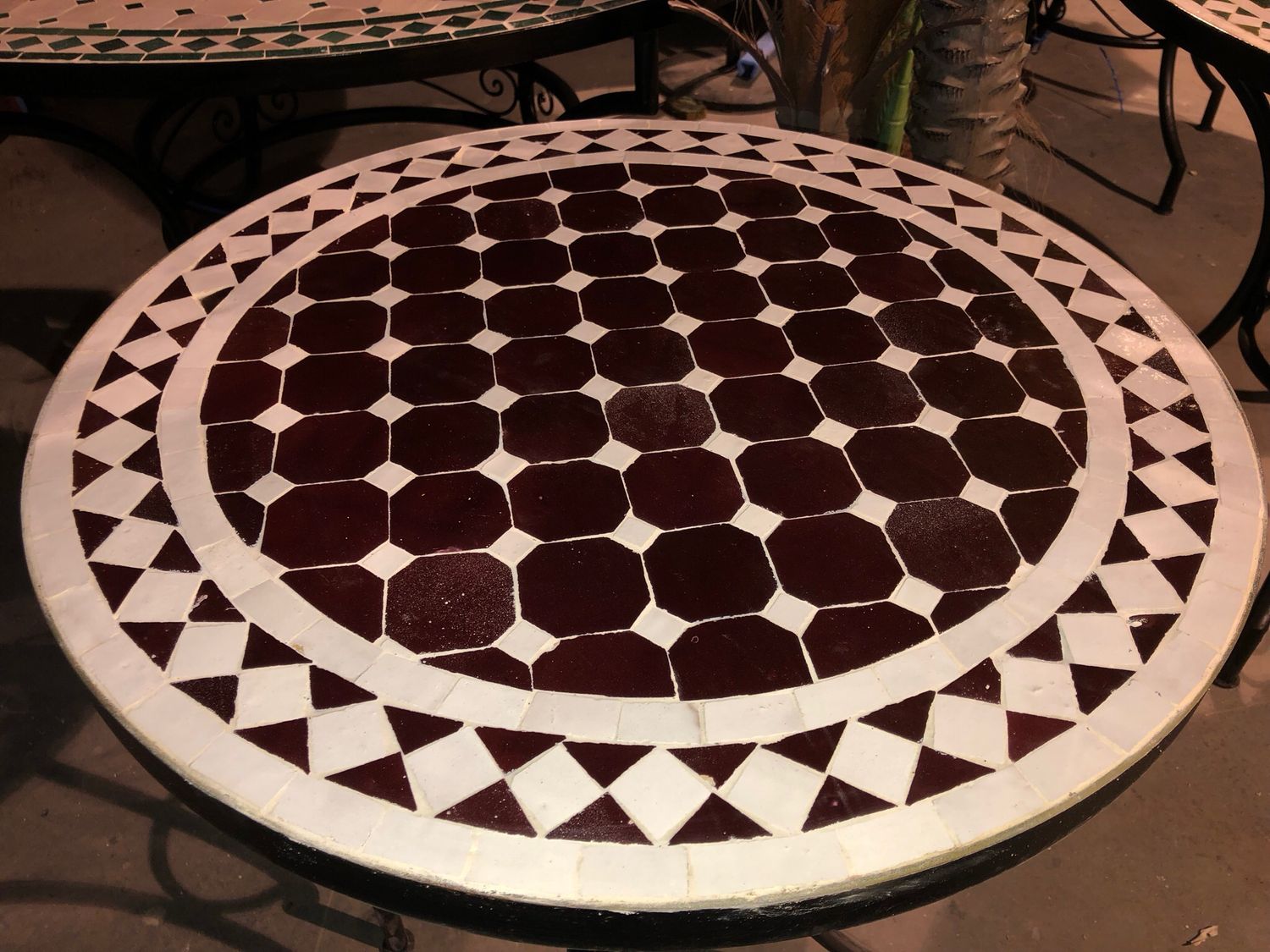 Marokkaanse Mozaiek tafel (blad) 60 cm Wijnrood-Wit Handgemaakt — detail 2