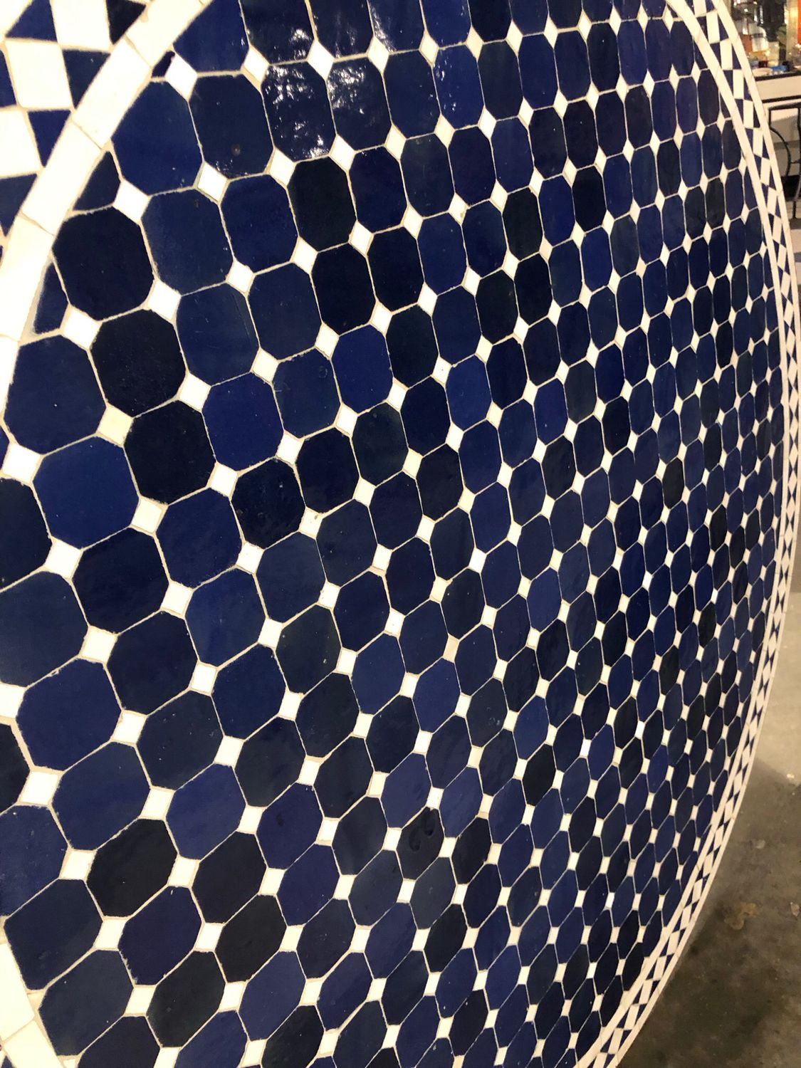 Marokkaanse Mozaiek tafel (blad)120 cm Blauw-Wit — detail 3