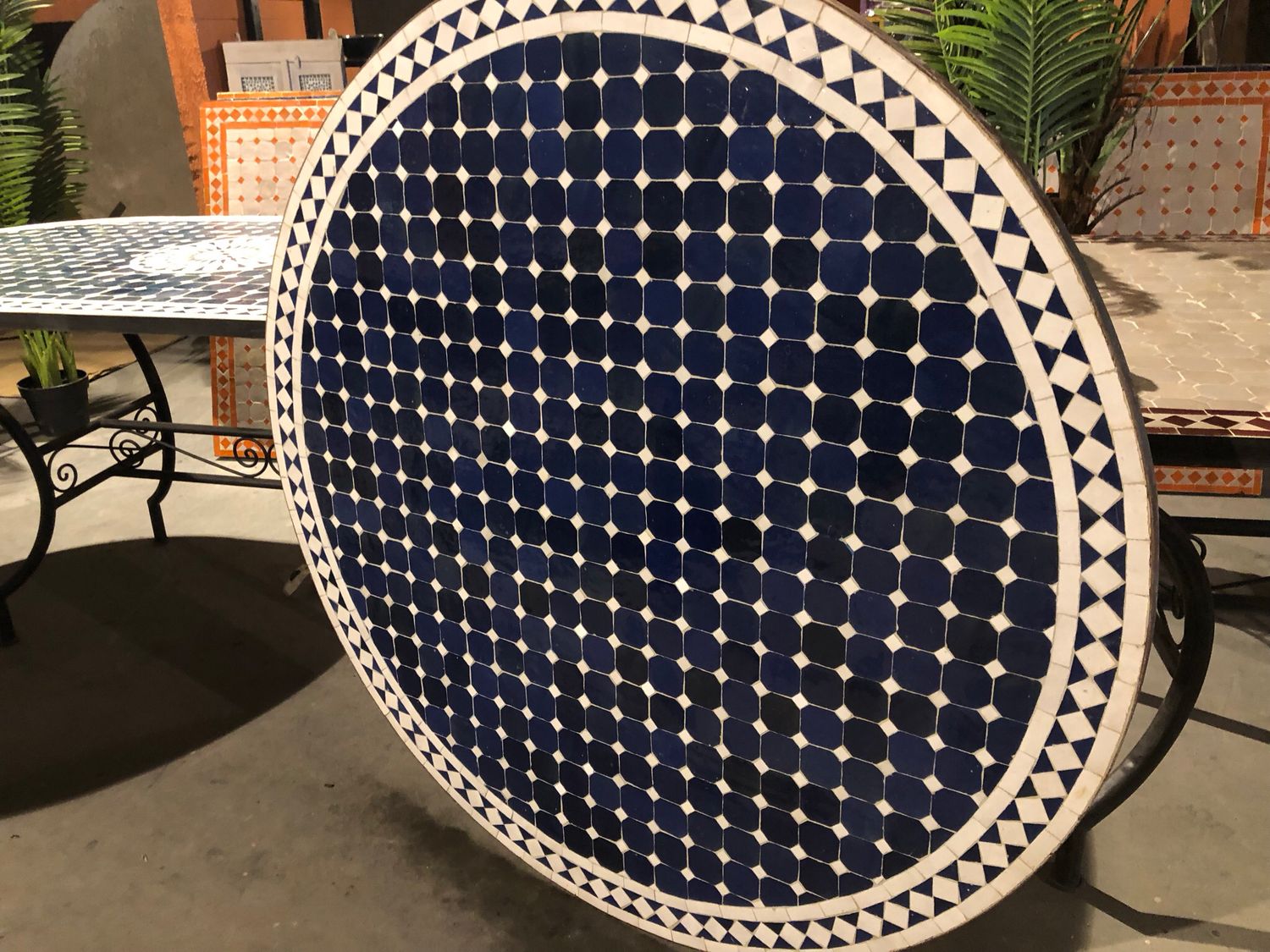 Marokkaanse Mozaiek tafel (blad)120 cm Blauw-Wit — detail 4