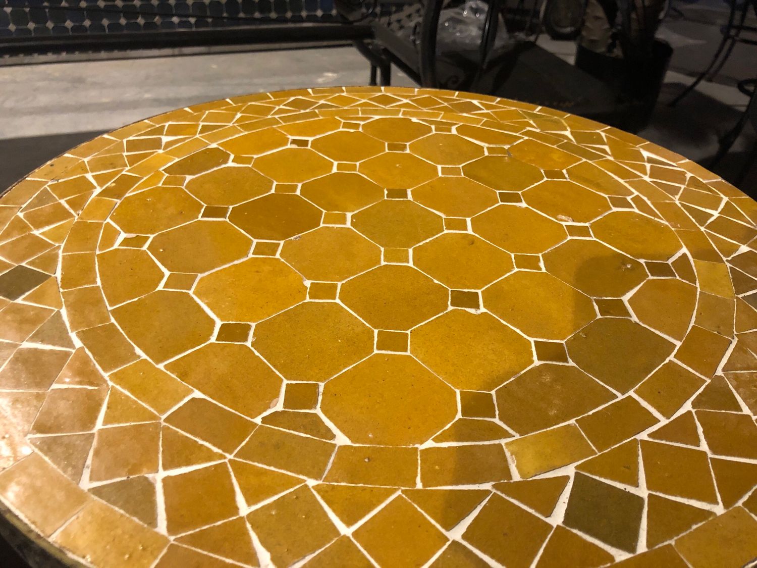 Marokkaanse Mozaiek tafel (blad) 50 cm Honingbruin Uni Handgemaakt — detail 2