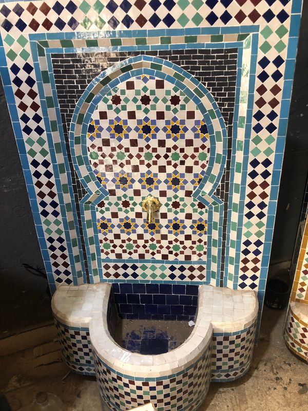 Handgemaakte Marokkaanse Mozaïek Fontein - 127x76 cm - Turqouise-blauw-creme Handgemaakte Marokkaanse Mozaïek Fontein - 127x76 cm - Turqouise-blauw-creme