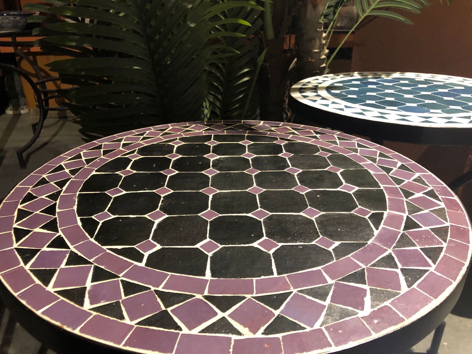 Marokkaanse Mozaiek tafel (blad) 50 cm Zwart-Paars Handgemaakt — detail 2