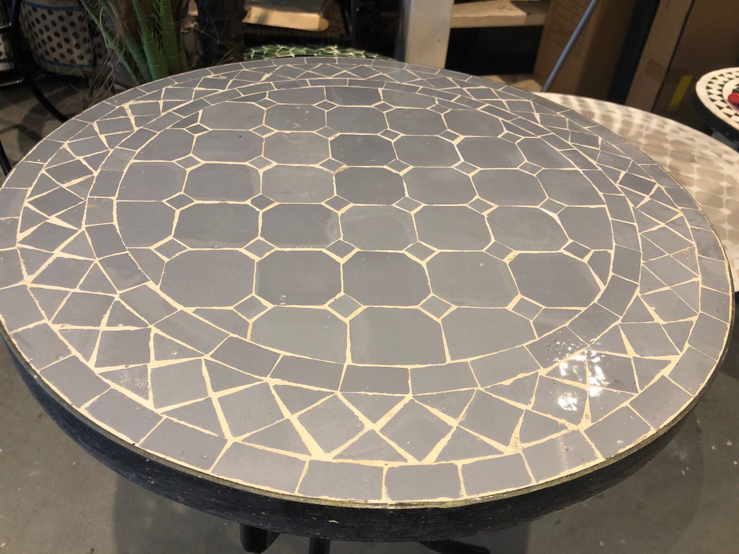 Marokkaanse Mozaiek tafel (blad) 50 cm Grijs Uni Handgemaakt — detail 2