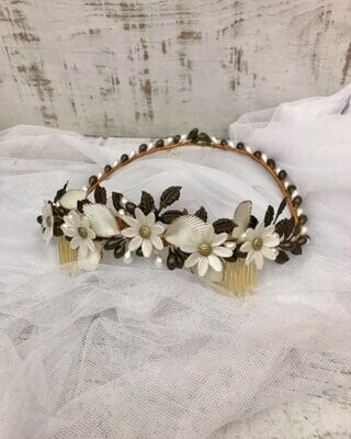 Corona de flores de porcelana