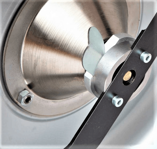 PM 46 A YAM
46 cm Schnittbreite, Yamaha MA 190, 4-Takt mit 3,5 kW bei 2800 U / min, Kabelzug, 3-Gang-Radantrieb umschaltbar, 2/3/4 km / h Geschwindigkeit, inkl. ABS, Gewicht:40 kg, Flächenempf. 2000m²