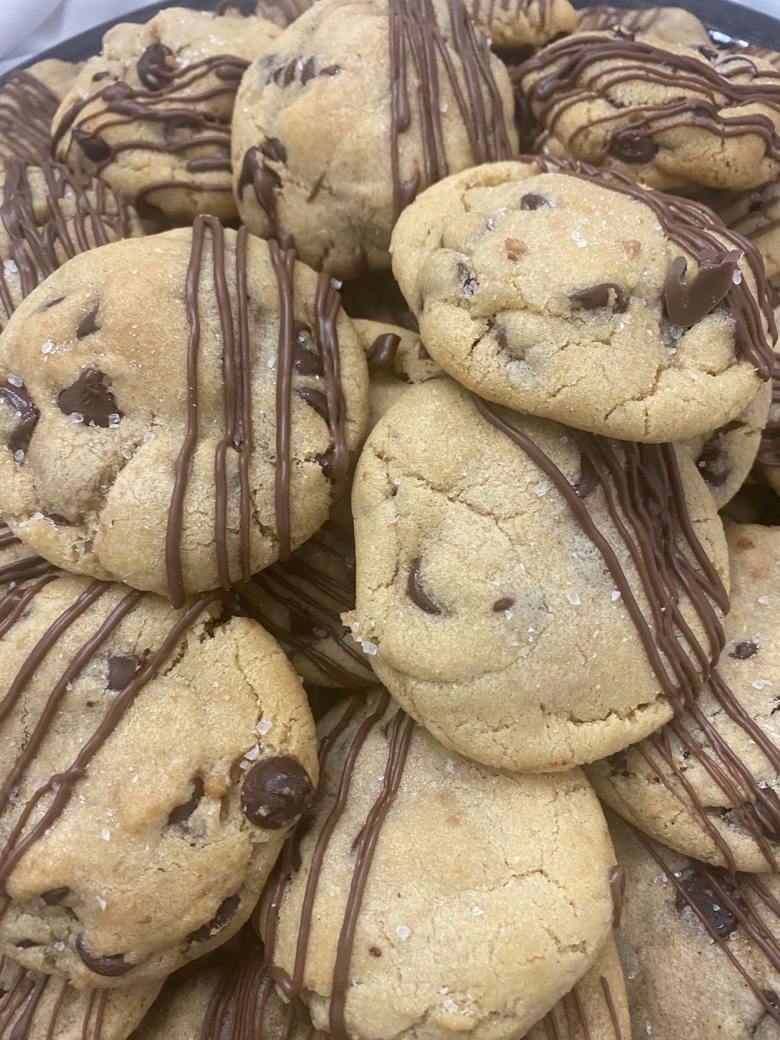 12 Chocolate Chip Cookies - Small, Medium or Large