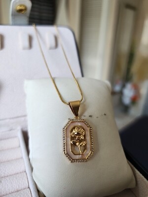 Classic rose necklace 
