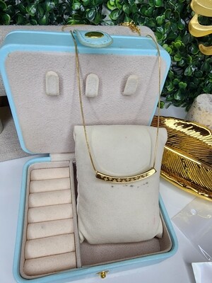 Horizontal bar necklace