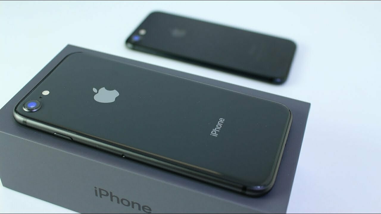 iPHONE 8