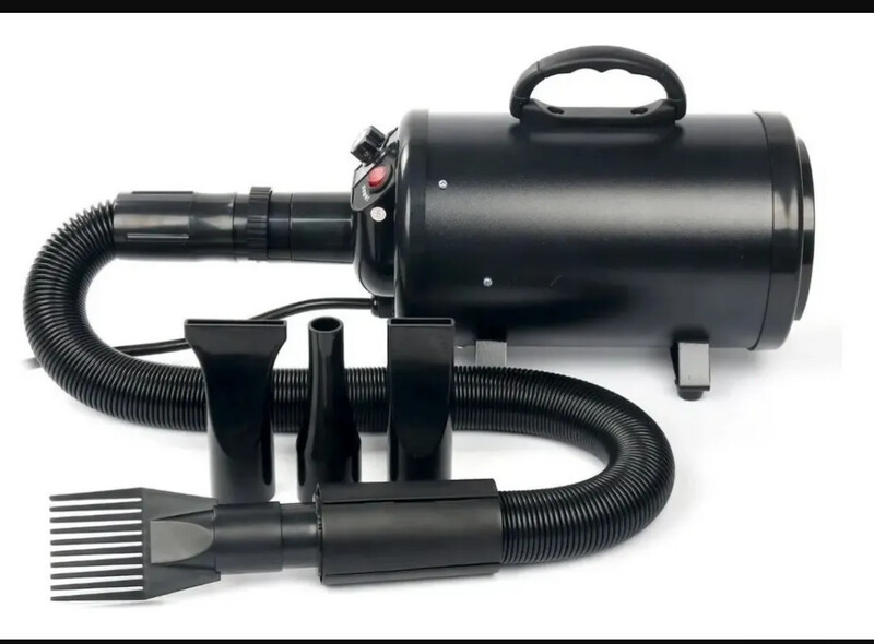 SECADORA DE VELOCIDAD REGULABLE Y CONTROL DE TEMPERATURA, POTENCIA 2,800 W Y ACCESORIOS