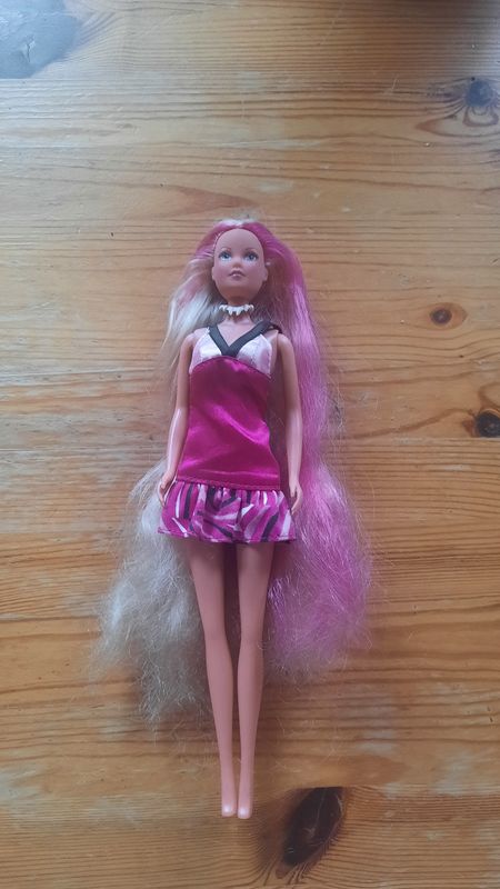 29cm. Modepuppe mit sehr langen Haaren