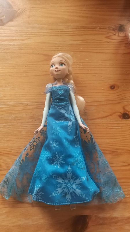 Disney Elsa Puppe...mit Funktion, Puppe singt.