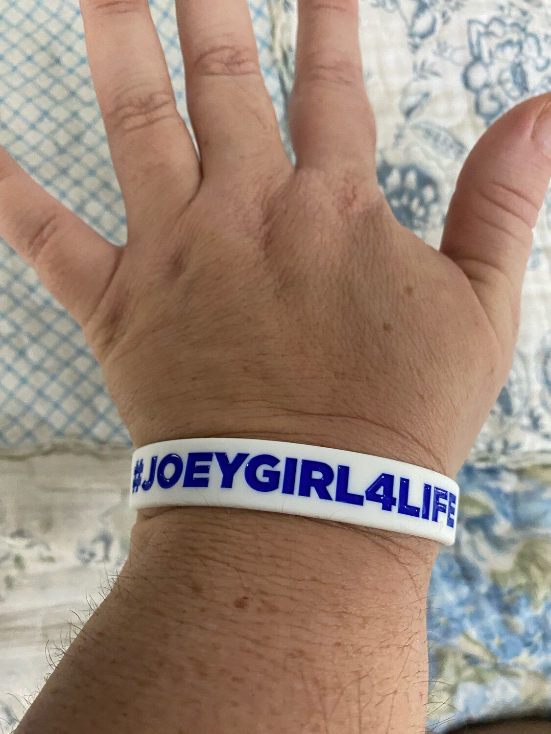 JOEYGIRL4LIFE Wristbands White Colour &amp; Blue Text 