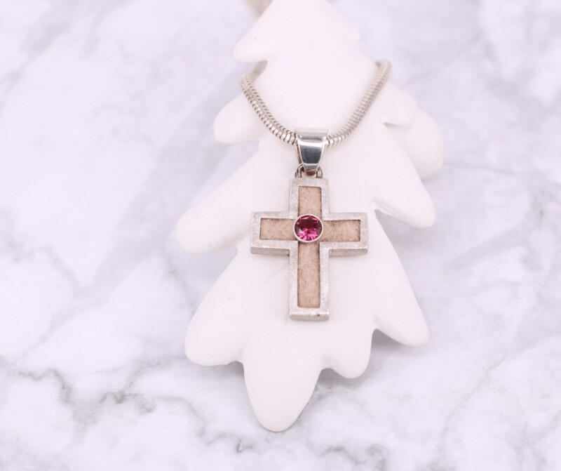 Kreuz mit Öse und Schlaufe und Edelstein Kreuz mit Öse und Schlaufe und Edelstein