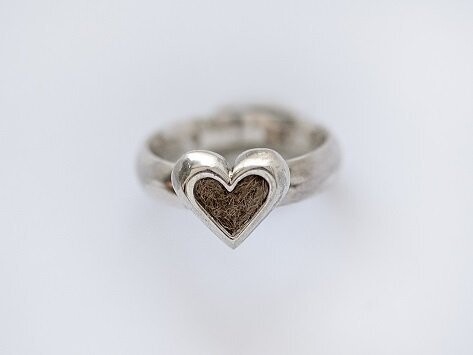 Babyherz groß als Ring, Haare eingefilzt Babyherz groß als Ring, Haare eingefilzt