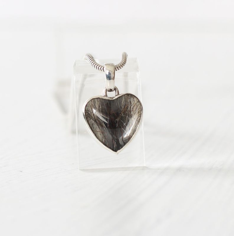 Schneewittchen mit Glasherz #5 als Anhänger Schneewittchen mit Glasherz #5 als Anhänger