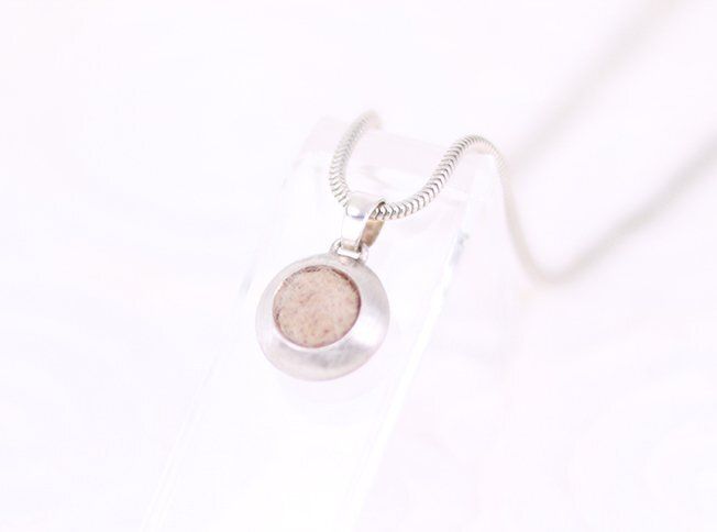 Circle klein mit Öse und Schlaufe runder Kettenanhänger mit Tierhaaren