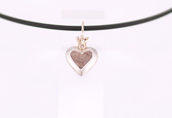 Herzanhänger Soulmate mit Krone royal und Edelstein Kettenanhänger Herzform mit Tierhaaren