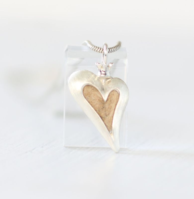 Forever mit Krone Avalon Herzanhänger aus Silber mit Krone mit eingearbeiteten Tierhaaren