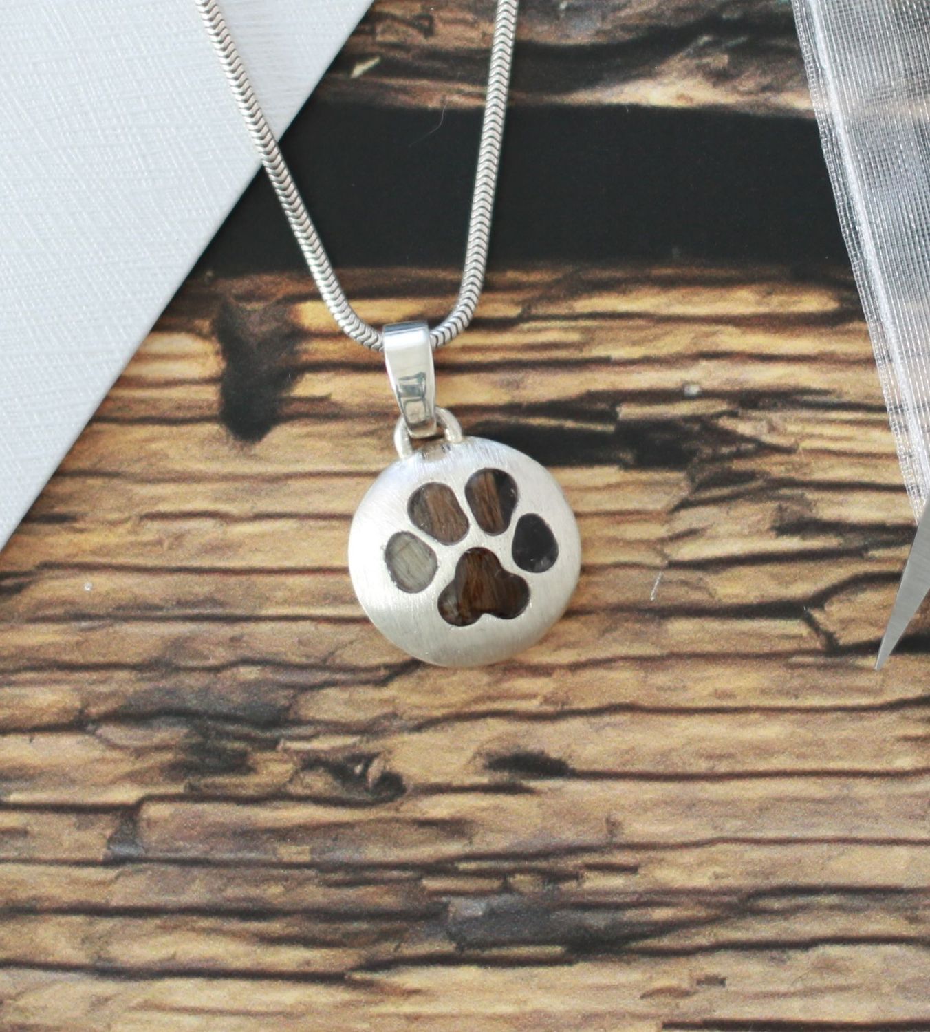 Circle mittel mit Pfotenfensterm wahlweise mit Öse und Schlaufe runder Kettenanhänger Pfotenform mit Tierhaaren