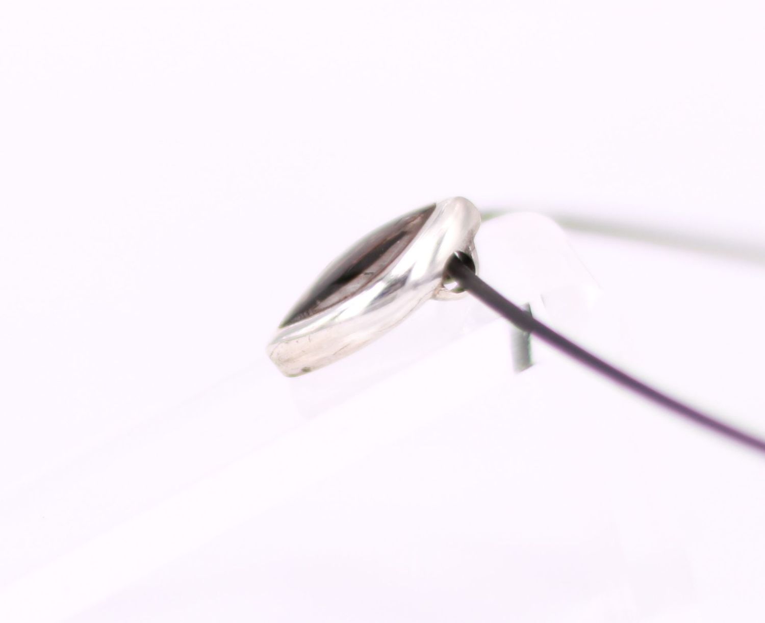 Navette mittel mit Ösen auf der Rückseite